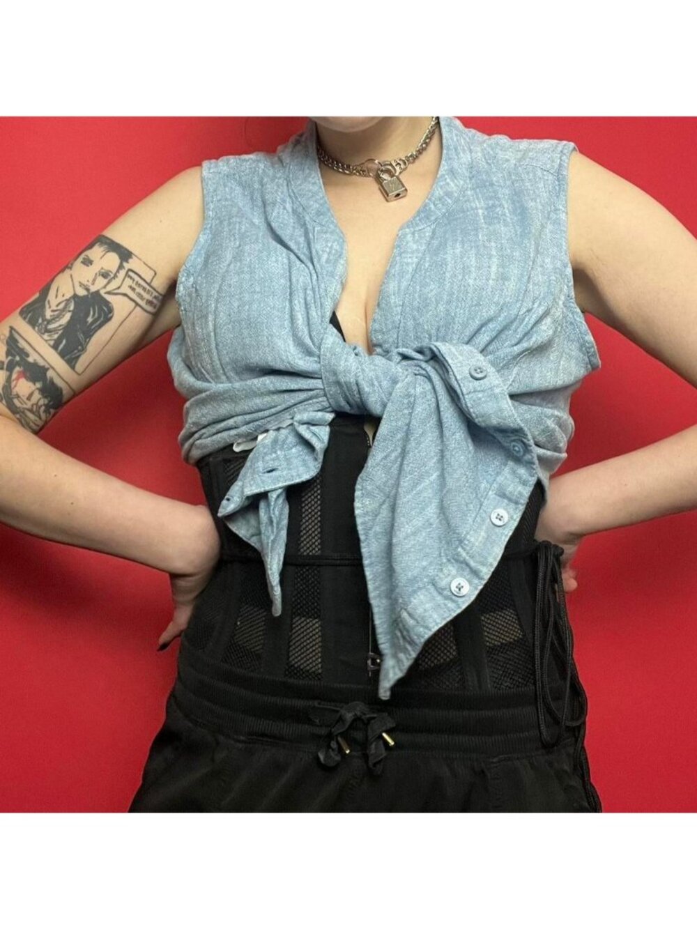 Weatherproof vintage  / denim look sleeveless button up💙💙